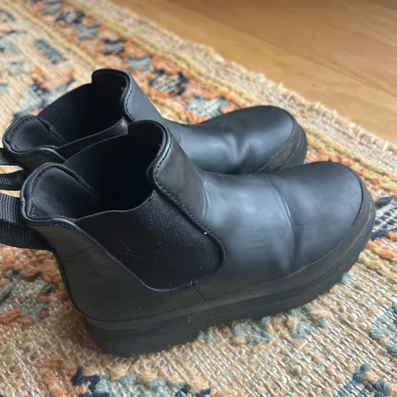 Native Kensington Water Resistant Black Leather Chelsea Boots, 1 - Picture 2 of 2